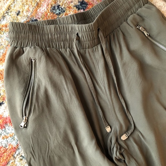 Suzy Sheir | Silky Jogger Pants - Picture 3 of 10